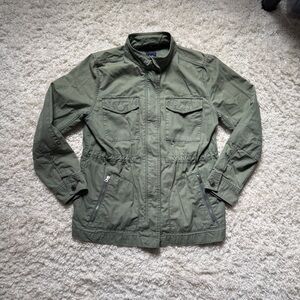GAP Women’s Olive Green Utility Jacket. In good shape. Perfect For Spring. LRG